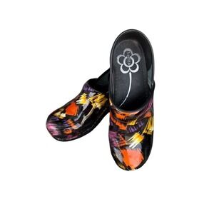 Sanita Women Artistic Patent Leather slip on Clogs Size 39 EU (8.5-9 US) comfort